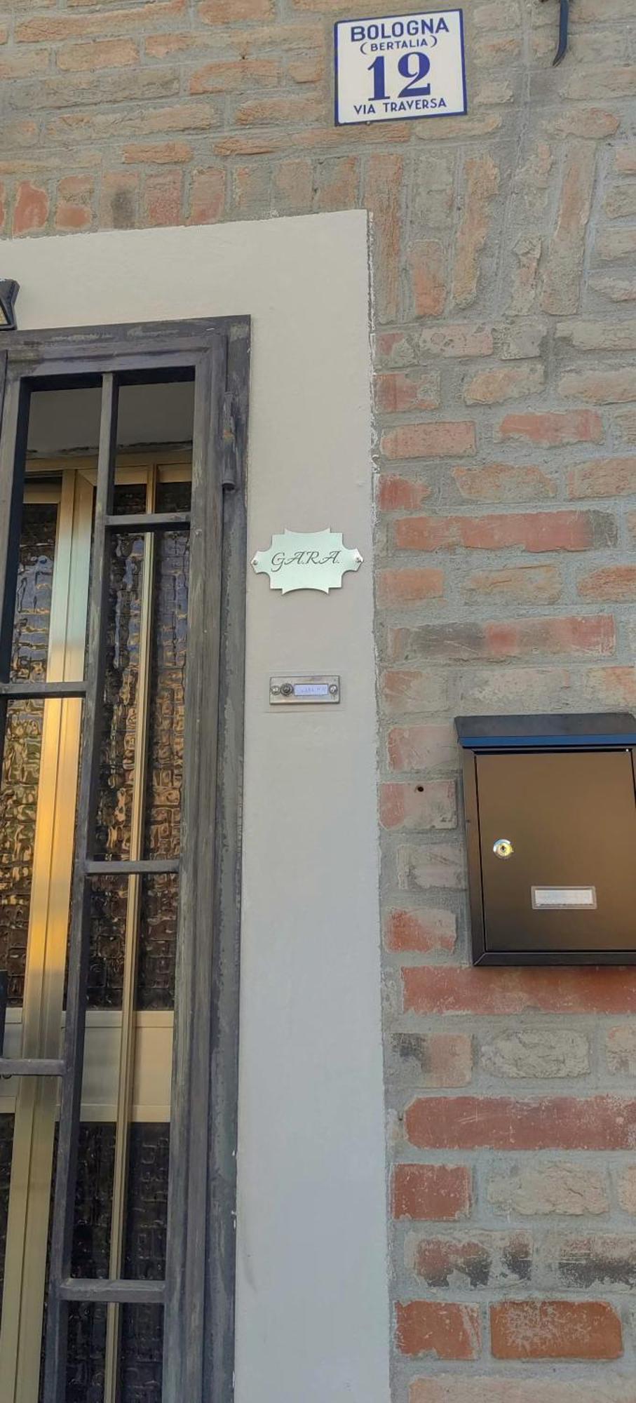 Gara Holiday Home- Bologna Airport Suite Bagian luar foto
