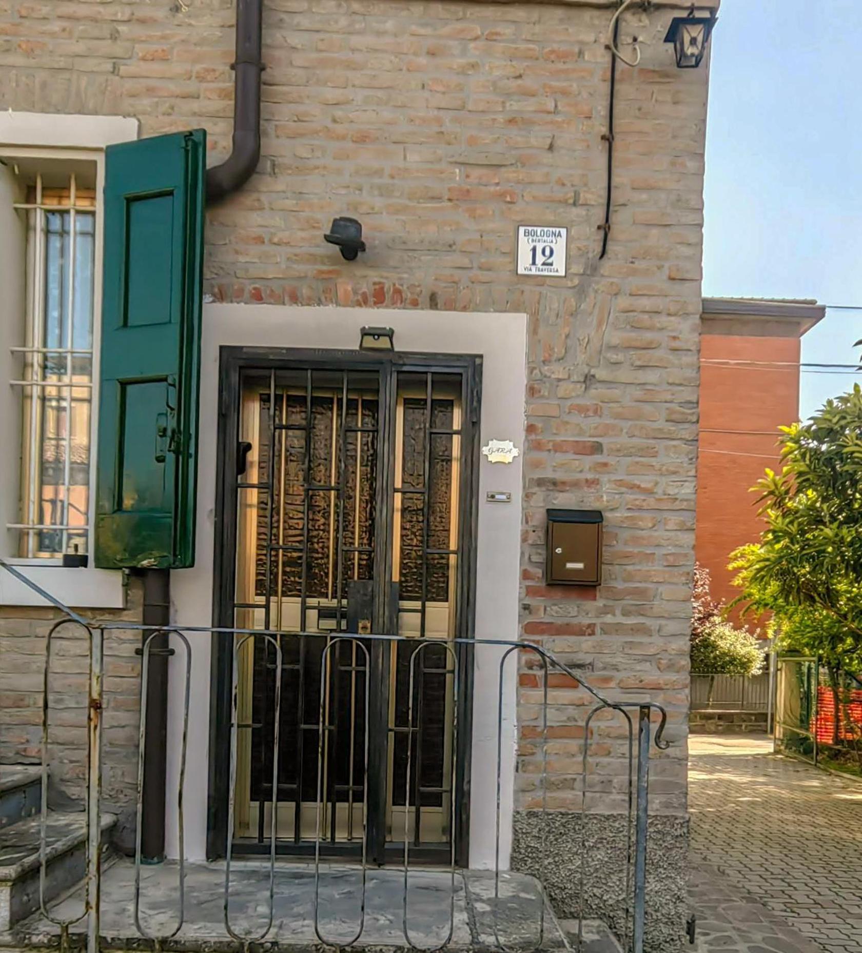 Gara Holiday Home- Bologna Airport Suite Bagian luar foto
